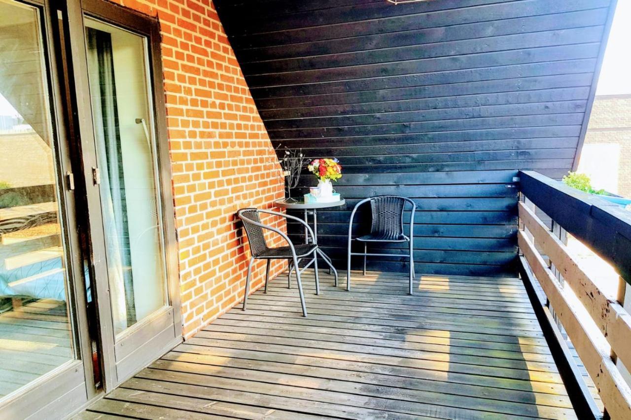 5 Minute Walk To Lego - 2 Bedrooms Loft Floor With Balcony Билунд Екстериор снимка